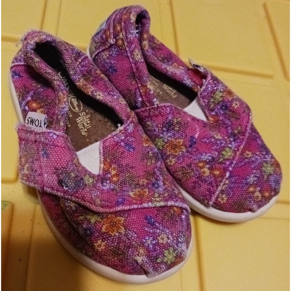 Toms x Disney It's a Small World Toddler Girls Shoes, Size 5